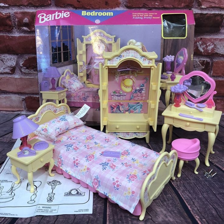 Add candles that are either black or red to the room as well. This will really make your bedroom stand out. Vintage Barbie Playsets, Vintage Barbie Accessories, Barbie Bedroom Decor, Barbie Bedroom Set, Barbie Bedroom, Barbie Playsets, Accessoires Barbie, Barbie Room, Barbie Doll Set