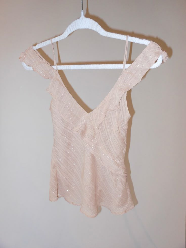 Thread Up Clothing Website, Party Outfit Jeans And Top, Diy Satin Top, Pink Lace Top, Dainty Style, Wishlist Clothes, Feminine Top, Princesa Diana, 90s 00s