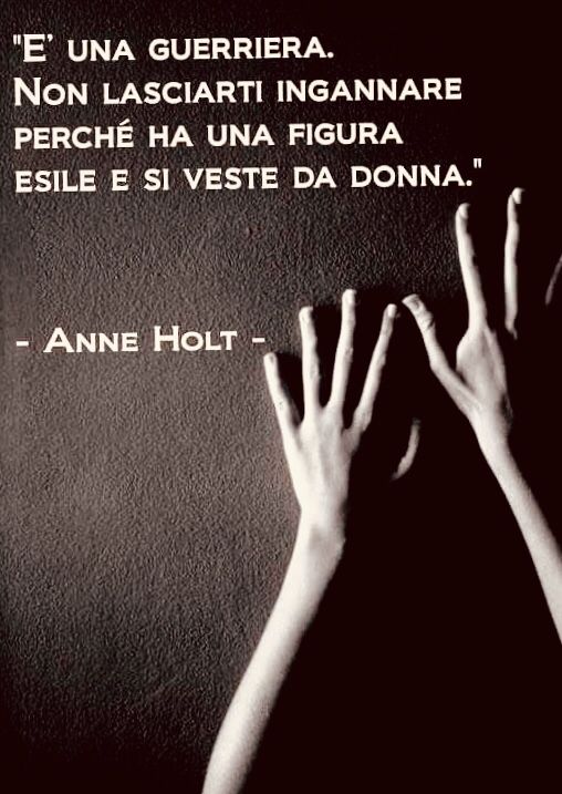 two hands reaching up against a wall with the words anne hott above it in spanish