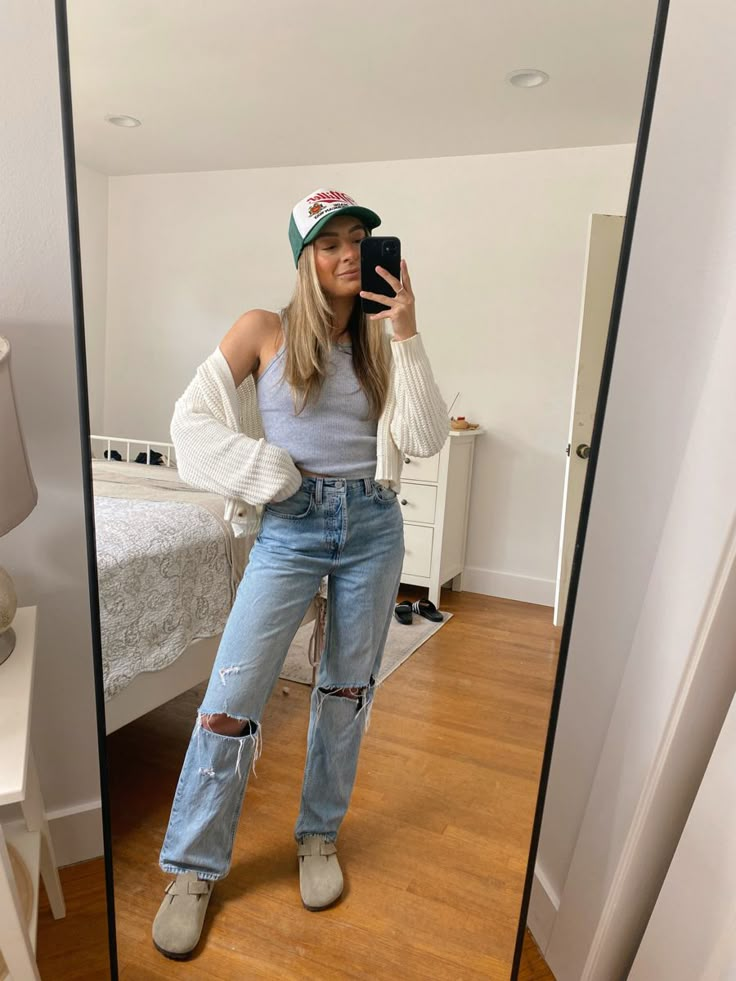 Boston Clog Outfit Summer, Fuzzy Boston Birkenstock Outfit, Birken Clog Outfit, Outfits With Boston Birks, Trucker Hat And Dress Outfit, Boston Hat Outfit, Fall Outfits With Boston Clogs, Birk Clogs Outfit Fall, White Birkenstock Boston Outfit