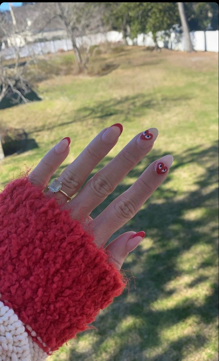 Nails With Red Hearts With Eyes, Basic Heart Nails, Nails With Hearts With Eyes, Nails Heart With Eyes, Heart Eyes Nails, Heart Eye Nails, Eye Heart Nails, Nail Art Designs Red, Red Heart Nails