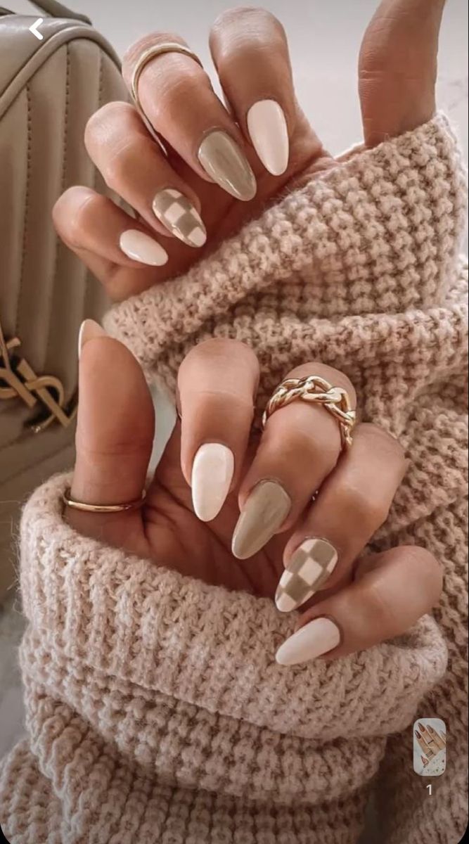 Ongles Beiges, Tan Nails, Checkered Nails, Nails For Fall, Boho Nails, Simple Fall Nails, September Nails, Cute Nails For Fall, Plaid Nails