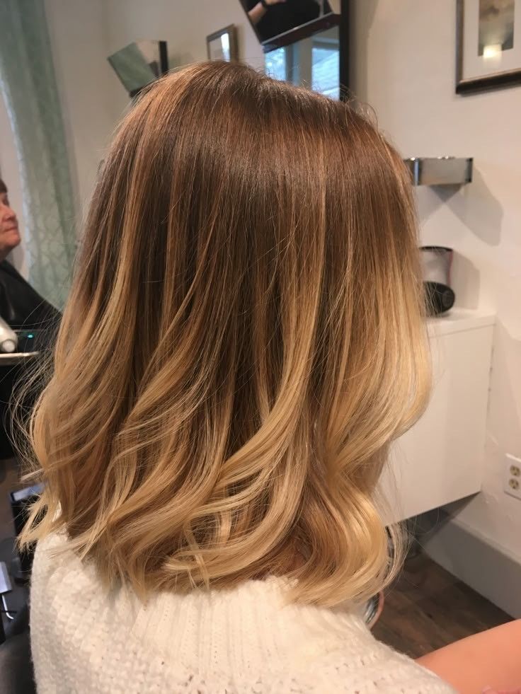 Golden Balyage Short Hair, Natural Highlights For Brown Hair Short, Light Honey Brown Hair Short, Short Gold Blonde Hair, Short Honey Blonde Hair Dark Roots, Balayage Before And After Brunettes, Caramel Blonde Hair Short, Short Honey Hair, Warm Blonde Balayage On Brown Hair