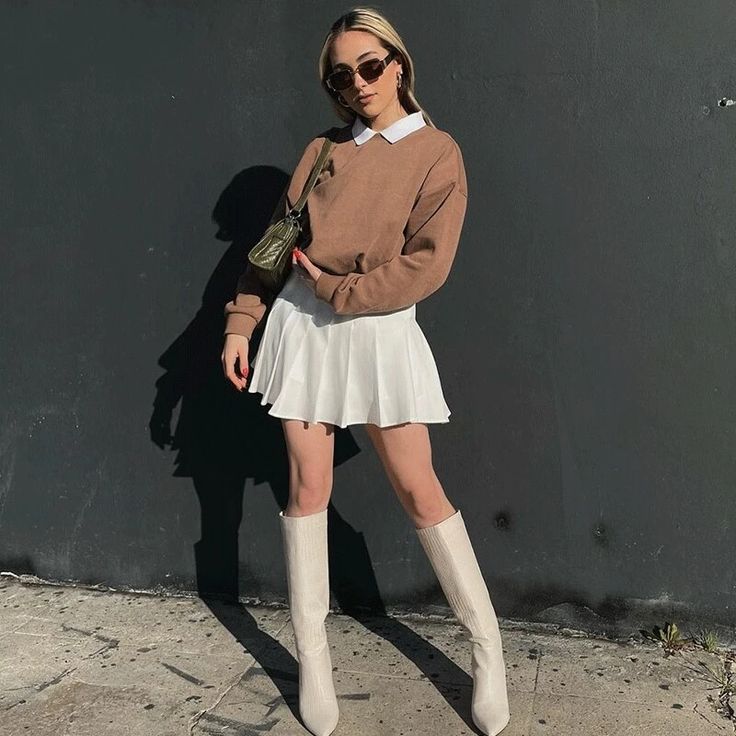 Pleaded Skirt Outfits Aesthetic, Casual Short Outfits, Pleated Mini Skirt Outfit, Outfit Mini Skirt, Casual Shorts Outfit, Winter Birthday Outfit, Boho Winter Outfits, Skirt Outfit Fall, Pleated Skirt Outfit