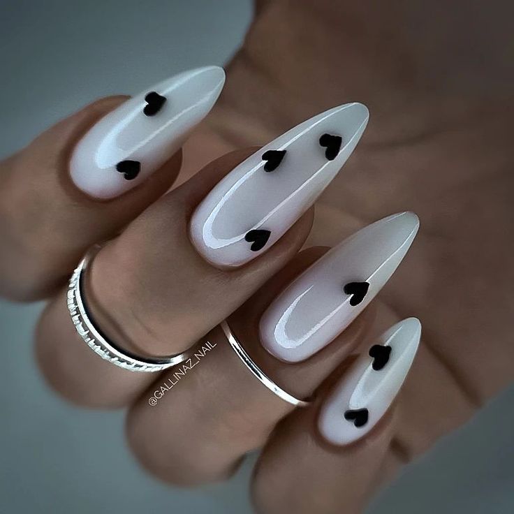 Black And White Nail Designs, White Chrome Nails, Black White Nails, Milky Nails, Punk Nails, Her Nails, Black Hearts, White Nail Designs, Round Nails