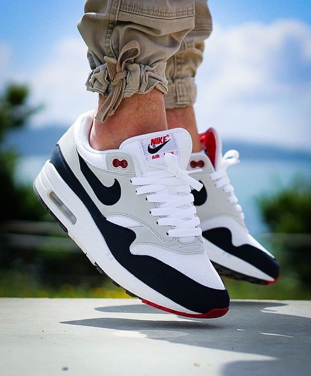 - What do you think of these? By @ma2tjaw Click the link in our bio to shop these. Make sure to follow @getswooshed. Zapatillas Nike Air, Sneakers Outfit Men, Trend Sneakers, Nike Air Max Mens, Outfit Nike, Sneaker Trend, Sneaker Nike, Sneaker Outfits, Nike Outfit