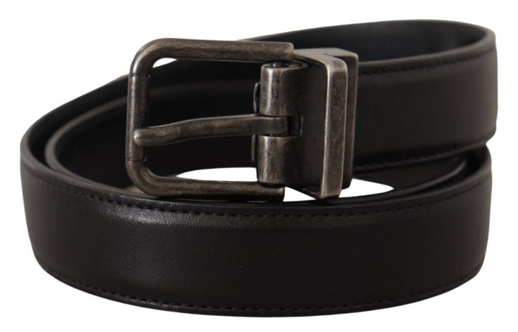 Step up your style game with this brand new, 100% authentic Dolce & Gabbana leather belt. Perfect for adding a touch of sophistication to any outfit, this luxurious accessory boasts a sleek metal buckle closure that’s sure to turn heads. Crafted in Italy with high-quality leather, this belt is not just an accessory, but a statement of elegance and style. Material: Leather Size: 100 cm / 40 inch Color: Black Country of origin: IT Dolce Gabbana Belt, High Heel Stiefel, Brown Leather Wallet, Black Leather Belt, Leather Logo, Buckle Belt, Women Perfume, Luxury Accessories, Dolce & Gabbana