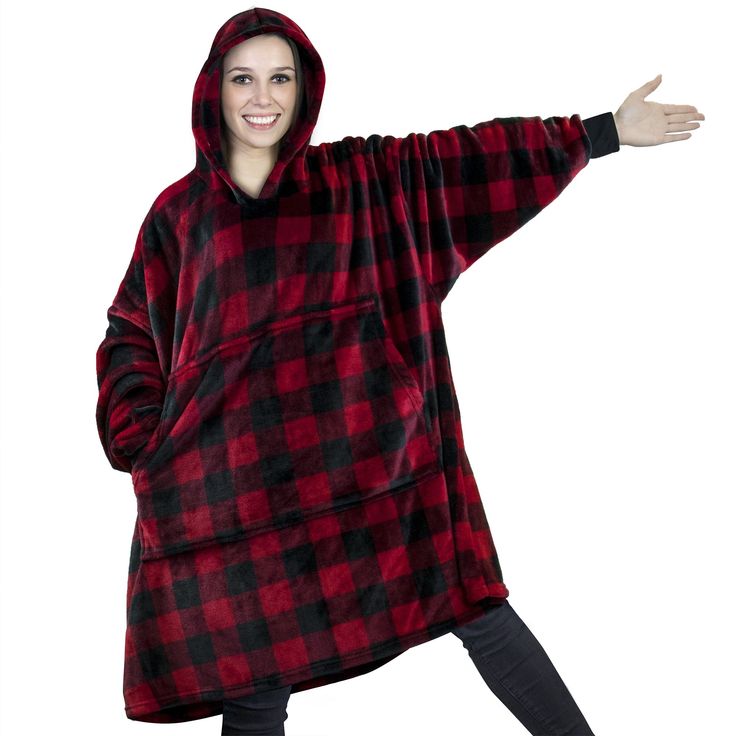 Made with super soft microfiber fleece, this oversized wearable blanket is the perfect sweater and blanket all in one. Sweatshirt blanket with sleeves moves with you while providing mobility, warmth, and cover. FUNCTIONAL AND PRACTICAL The large wide sleeves allow for full arm mobility and giant front pocket can store your mobile devices, such as phone, tablet, and remote controls. Also features an oversized hood, elastic cuffs, and wide neck opening for an easy pullover fit! WEARABLE LOUNGING B Sweatshirt Blanket, Winter Blankets, Hoodie Oversize, Oversize Women, Hoodie Blanket, Chill Outfits, Sweatshirt Women, Winter Hoodies, Winter Sweatshirt