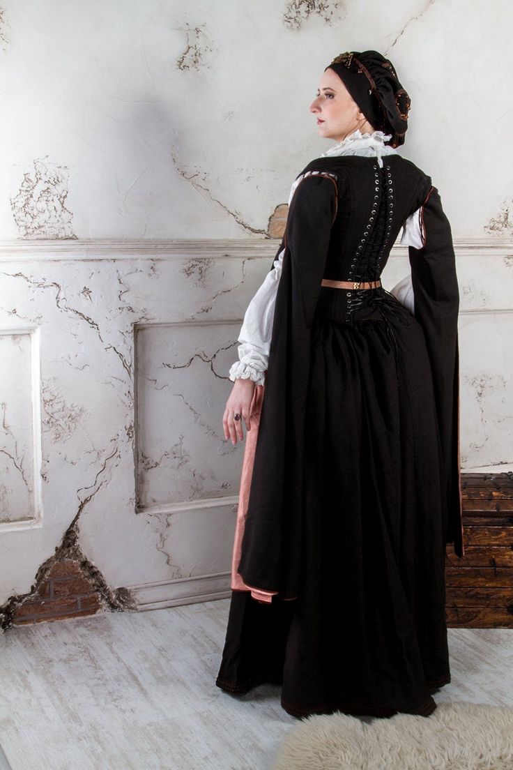 A historical renaissance costume inspired by the Spanish 16-century court and stories of passion in the dark corridors of Escorial palace. The dress was developed based on 16th and 17th-century paintings. With its conical tight corset, wide skirt, and long removable sleeves, as well as dark coloring, the costume bears a distinguishing mark of 16th-17th century Spanish fashion, which has been quite popular in Europe. The costume consists of a skirt, an adjustable corset, a chemise, and a beret. A 16th Century Dress, Ren Faire Dress, Medieval Wedding Dress, Elizabethan Fashion, Spanish Dress, Wide Skirt, Removable Sleeves, Spanish Fashion, Historical Dress