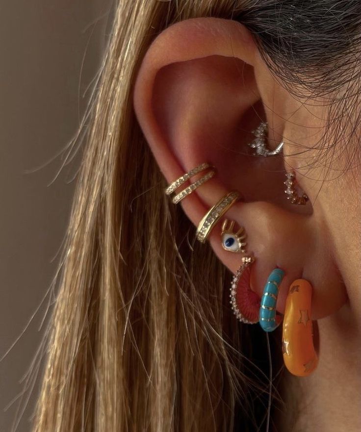 Earring Set Up, Ear Scape, Earring Inspo, Piercing Inspo, Cool Ear Piercings, Pretty Ear Piercings, Beachy Jewelry, Cute Ear Piercings, Indie Jewelry