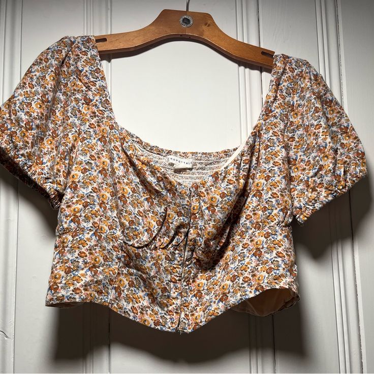 Never Worn. No Tags. Smoke Free/Pet Free Home! Casual Floral Print Crop Top For Fall, Crop Top Floral, Top Floral, Cute Shirts, Aeropostale, Color Orange, Floral Tops, Crop Top, Womens Tops