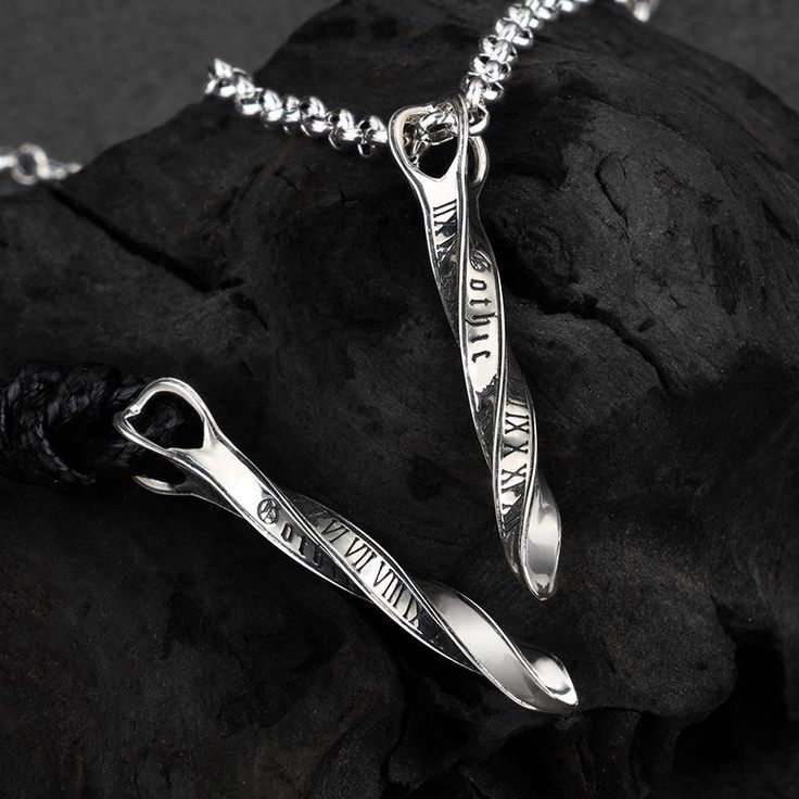 DETAILSMaterial: SilverWeight: 10.7g Round Arrow, Y2k Design, Arrow Ring, Arrow Pendant, Ring Chain, Arrow Design, Space Time, Chain Ring, Ring Silver