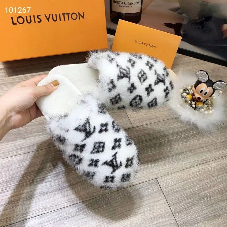 Luis Viton, Nike Flip Flops, Designer Mules, Fluffy Shoes, Louie Vuitton, Crocs Boots, Nike Shoes Girls, Baby Room Inspiration, Lv Shoes