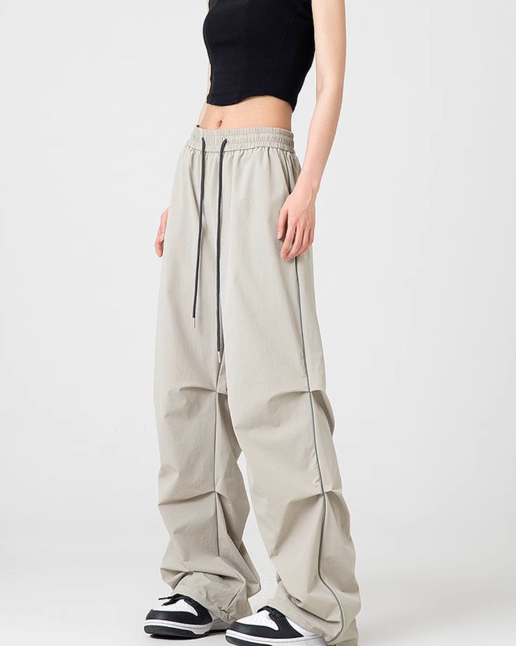 Nylon pants that create a street/mode atmosphere.

The waist is elastic, but the design doesn't make it feel cheap.

It's an orthodox item that can be worn regardless of the season, so it's sure to be useful for many seasons.
◾️Model
Height/Weight：167cm(65.7in)/40kg(88.1lb)
Fitting Size：M





Cm
(inches)

Length
Waist
Hip


S
103.5(40.7)
67(26.3)
109(42.9)


M
105(41.3)
70(27.5)
113(44.4)


L
106.5(41.9)
74(29.1)
121(47.6)


XL
108(42.5)
78(30.7)
125(49.2)


2XL
109.5(43.1)
82(32.2)
129(50.7) Street Mode, Nylon Pants, Strike A Pose, Color Khaki, Height And Weight, Casual Pants, Black Pink, High Waisted, Elastic