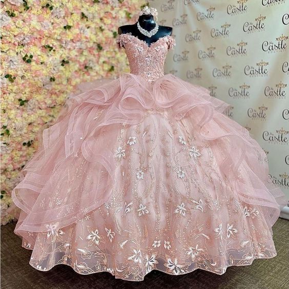 Princess Quinceanera Dresses, Birthday Gown, Gown Birthday, Quinceanera Pink, Quinceanera Themes Dresses, Pink Quince, Pink Ball Gown, Quinceanera Dresses Pink, Pretty Quinceanera Dresses