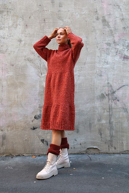 Ravelry: Suits me fine dress / kjole pattern by Anna & Heidi Pickles Knitted Winter Dress, Fitted Knit Dress, Knit Dress Pattern, Knit Dresses, Warm Dresses, Work Tops, Knitwear Design, Free Knitting, Winter Dresses