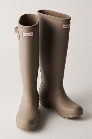 Hunter Wellies Classic Rain Boots For Fall Outdoor, Classic Rain Boots For Outdoor Fall Use, Classic Rain Boots For Fall Outdoor Activities, Classic Waterproof Rain Boots For Rainy Weather, Classic Waterproof Rain Boots, Classic Round Toe Rain Boots For Fall, Hunter Wellies Boots With Heels, Womens Rain Boots Hunter Boots, Hunter Rain Boots Outfit