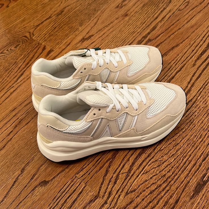 Brand New Never Been Worn. 100% Authentic From Stock X White New Balance Sneakers For Spring, Color New Balance, New Balance Running Shoes, New Balance 515, Casual Athletic Shoes, Shoes New Balance, New Balance Black, Black And White Sneakers, New Balance Sneakers