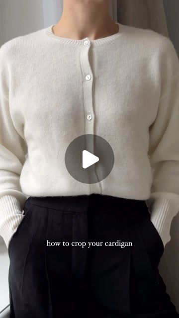 How To Style Cardigan Outfit Ideas, Scarf Tips, Long Scarf Tying, Stylish Outfits Casual, Queen Fashion, Pants Skirt, Outfit Mujer, Wardrobe Inspiration, August 26