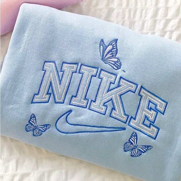 Embroidered By Me Super Cute And Trendy Size Small - Trendy Sweatshirts Cricut, Cute Nike Sweaters, Cute Sweatshirts Nike, Cute Nike Embroidery Sweatshirt, Clothes With Butterflies, Nike Embroidered Crewneck, Cute Custom Nike Hoodies, Preppy Hoodie Brands, Cute Simple Sweatshirts