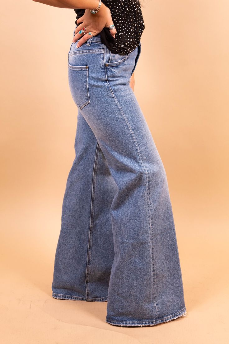 HIGH WAISTED VINTAGE WIDE LEG denim jeans. - 11" Rise, 34" Inseam, Modeled in size 3/25 - Leg opening : 29" - High-rise, Vintage wide leg jeans - Double button detail - Button closure and zip fly - 5-pocket styling Cute Western Outfits For School, Wild Leg Jeans, Thrifting Outfits, Aliyah Core, Vintage Wide Leg Jeans, Core Outfits, Wide Leg Denim Jeans, Western Wear Outfits, Western Style Outfits