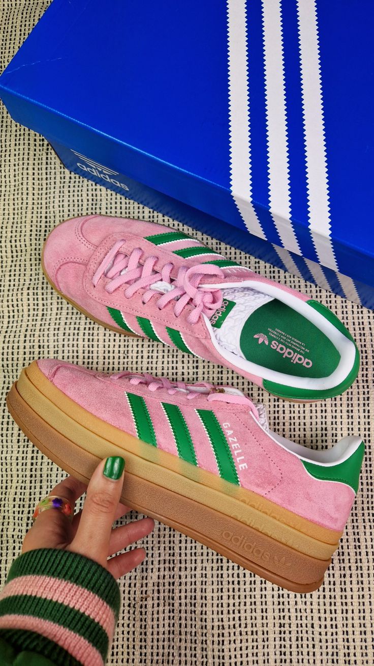 Colourful sneaker collection pink and green colour combo Adidas shoes 📸 by @novasistas Adidas Shoes Green, Green Colour Combo, Adidas Gazelle Platform, Adidas Gazelle Pink, Pink Gazelles, Adidas Gazelle Outfit, Pink Adidas Shoes, Dopamine Dressing, Colorful Sneakers