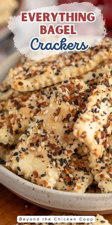 everything bagel crackers in a bowl on a wooden table with text overlay that says everything bagel crackers