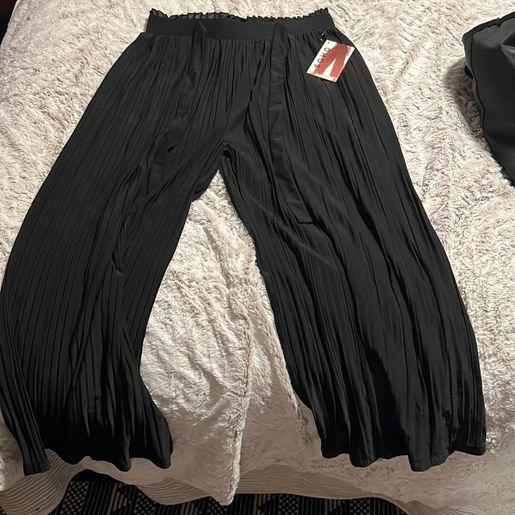 Super Cute. Great For A Business Casual Work Atmosphere. They Fit More Like A L High Waist Black Pleated Pants, High-waisted Black Pleated Pants, Black Wide-leg Pleated Pants, Casual Black Wide Leg Pleated Pants, Black Wide Leg Pleated Pants, Casual Black Pleated Wide Leg Pants, Black Pleated Full-length Wide Leg Pants, Black Pleated Full Length Wide Leg Pants, Full Length Black Pleated Wide Leg Pants