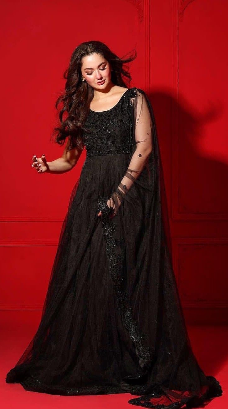 Fancy Black Dress, Desi Wedding Dresses, Hania Amir, Celebrity Fashion Looks, Pakistani Fancy Dresses, Beautiful Pakistani Dresses, Women Dresses Classy, Bridal Dress Fashion, Indian Bridal Fashion