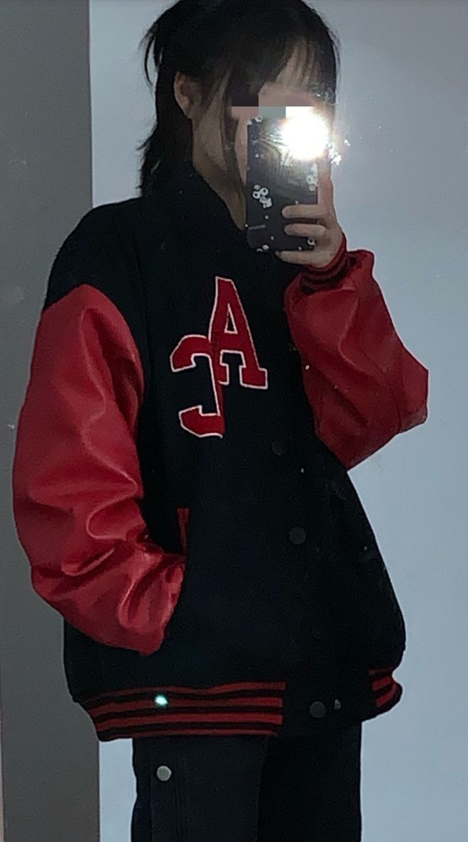 Prom Jacket, Senior Jackets, Diy Jacket, Korean Casual Outfits, Future Style, Senior Pictures Poses, Pic Pose, Letterman Jacket, Foto Ideas Instagram