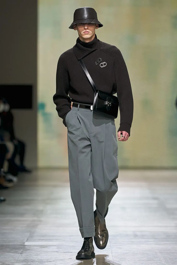 Hermès Fall 2022 Menswear Fashion Show | Vogue Vogue Men, Menswear Runway, Hermes Men, Street Style Outfits Men, Fall Outfits Men, Streetwear Men Outfits, Mens Fall, Fall 2022, 가을 패션