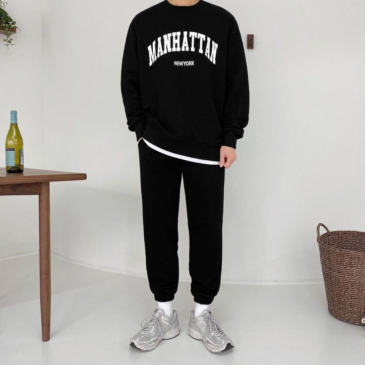 Men Lazy Outfit, Ootd Cwo, Hombre Aesthetic, Outfit Cowo, Men Fashion Aesthetic, Outfit Cowok, Outfits For Teenage Guys, Crewneck Outfit, Fashion Aesthetic Outfits