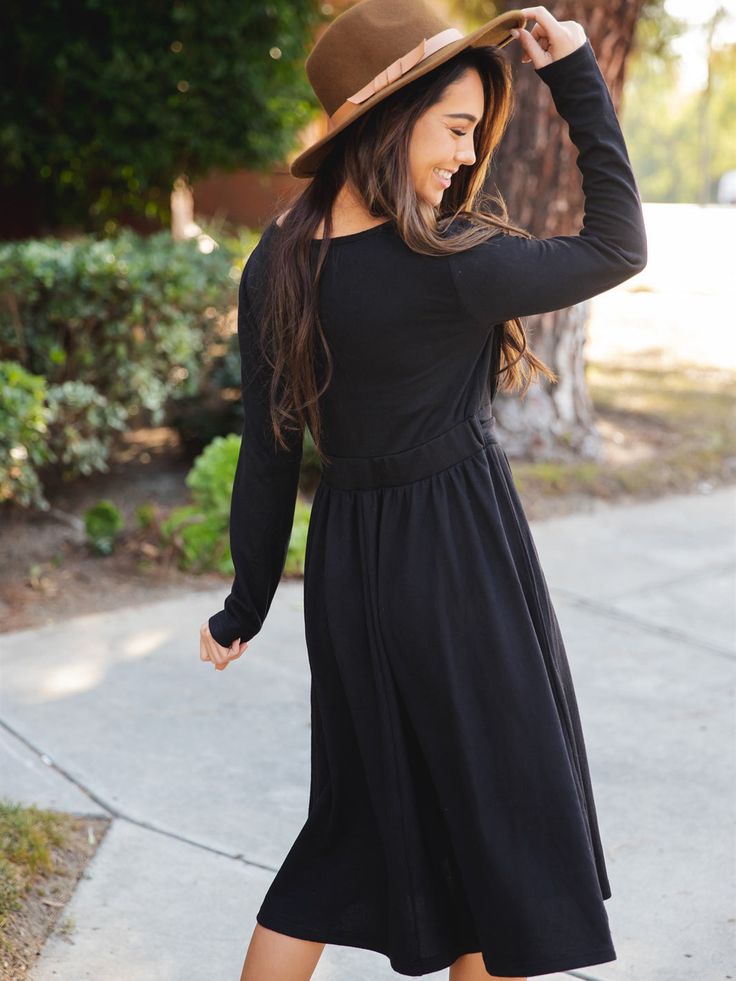 Introducing the stunning Isla Dress - the ultimate must-have for your fall/winter wardrobe! This dress effortlessly combines style and comfort, making it the perfect choice for any occasion. Size: Small 0-4 Medium 6-8 Large 10-12 XL 12-14 Casual Black Long Sleeve Dress For Fall, Casual Plain Maxi Dress For Fall, Casual Long Sleeve Dress For Winter, Casual Solid Long Sleeve Dress For Winter, Solid Color Long Sleeve Dress For Fall, Casual Solid Color Fall Dresses, Plain Fall Midi Dress, Black Solid Color Maxi Dress For Fall, Modest Long Sleeve Midi Dress For Fall