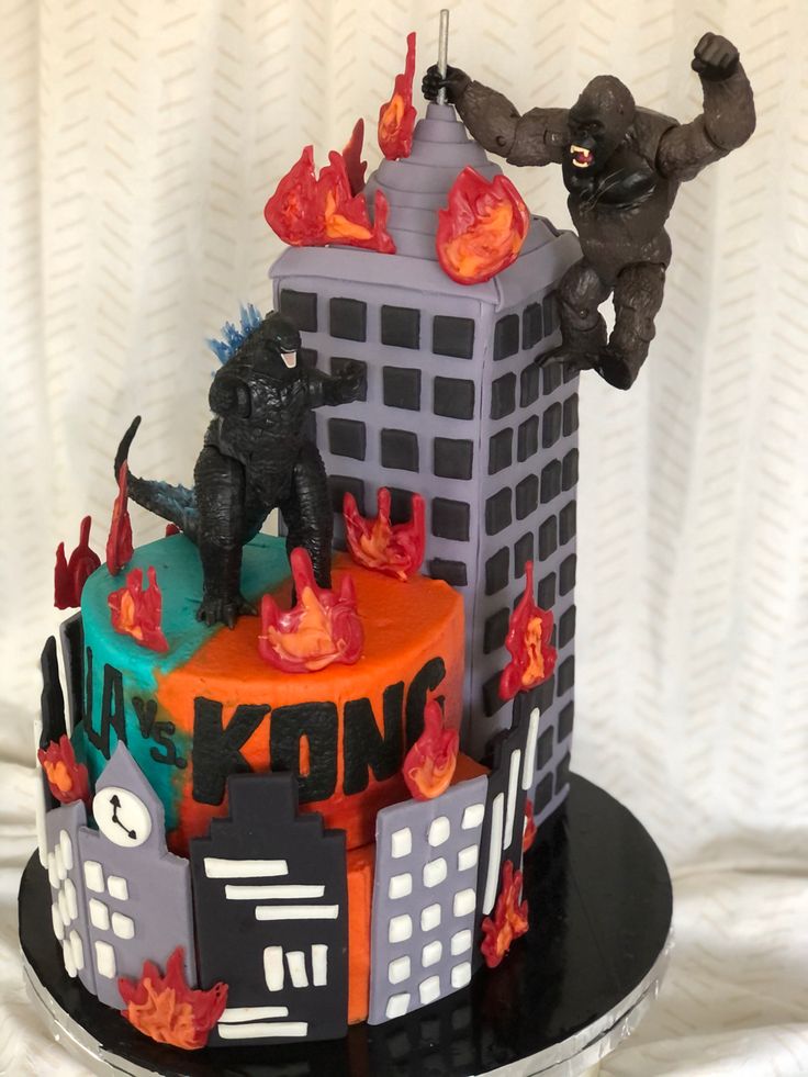 this is a cake that looks like it has been made to look like godzillas