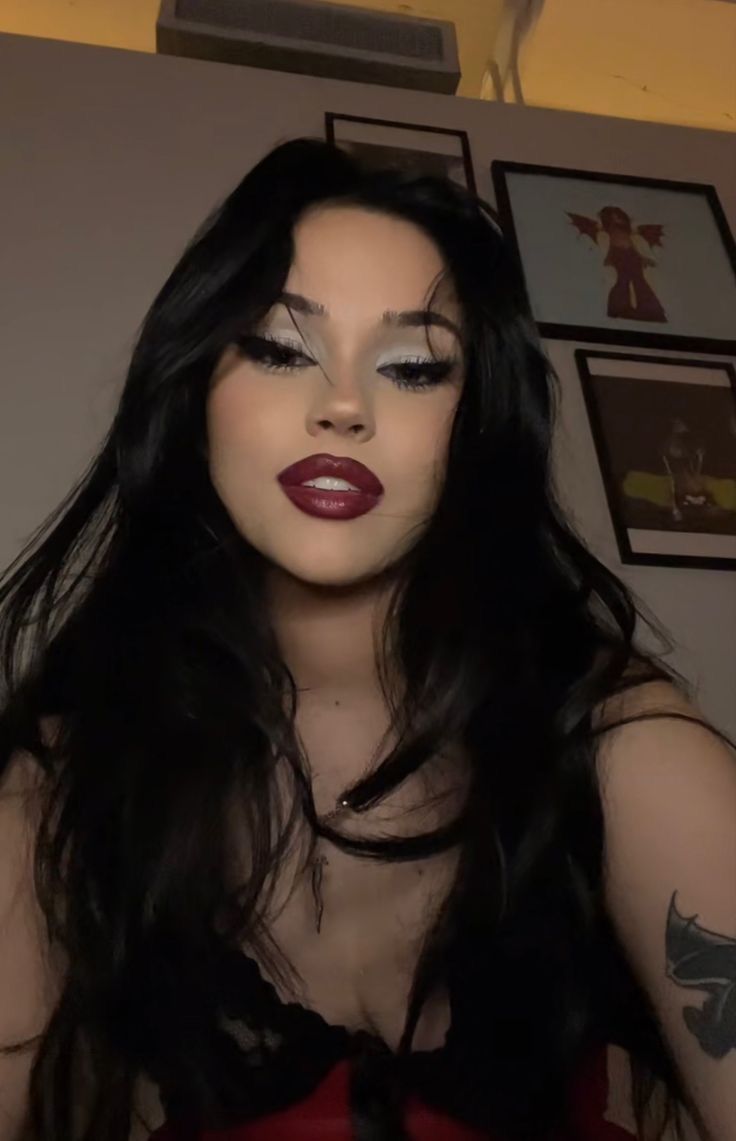 Vampy Makeup, Feminine Makeup, Dark Makeup Looks, Mekap Mata, Models Outfits, Bold Eyeshadow, Smink Inspiration, Ethereal Makeup, Dope Makeup