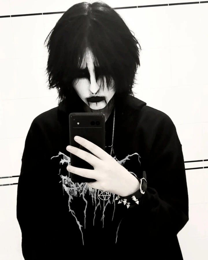 Evan bloodlust emo corpse paint black metal metalhead Corpse Make Up Metal, Goth Metalhead Guy, Male Corpse Paint, Male Gothic Makeup, Black Metal Face Paint, Metal Makeup Men, Corpse Paint Aesthetic, Metalcore Makeup, Corpse Paint Men