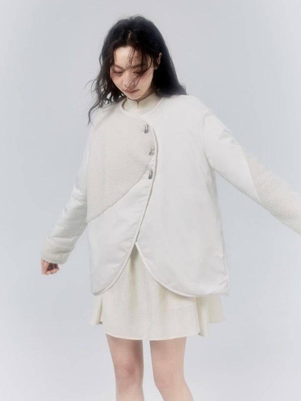 Material: 100%Polyester
Size: SML

Model: 168cm/45kg Wearing size M





Length
Chest surroundings
shoulder width
Sleeve Length


S
66cm
122cm
47cm
55cm


M
68cm
126cm
48cm
56cm


L
70cm
130cm
49cm
57cm Oversized White Outerwear For Layering, Oversized Winter White Outerwear For Layering, Winter White Long Sleeve Outerwear For Layering, Long Sleeve Outerwear With Fleece Lining For Spring, Spring Long Sleeve Outerwear With Fleece Lining, White Padded Collar Outerwear For Work, White Outerwear With Padded Collar For Work, Spring Streetwear Fleece Jacket, White Windbreaker For Workwear In Winter