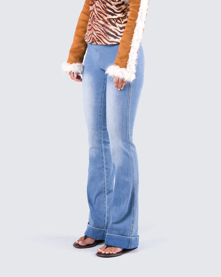 The perfect low-rise jeans do exist 💅 Made from stretch denim fabric, and complete with a curved waist style, a flared leg, a cuffed hem, and a center back zipper for a flattering look that will never fail you 😙 Mid-rise Denim Blue Flares For Fall, Trendy Medium Wash Fall Flares, Trendy Medium Wash Flares For Fall, Trendy Fall Flares In Medium Wash, Trendy Flared Hem Jeans For Fall, Trendy Fitted Denim Blue Flares, Fall Stretch Flares With Frayed Hem, Fitted Flare Jeans In Medium Wash, Stretch Medium Wash Jeans With Flare