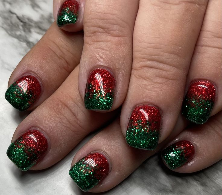 Holiday Powder Dip Nails, Dip Nails For Christmas, Nail Dipping Powder Designs Christmas, Christmas Nail Colors Dip Powder, Powder Dip Christmas Nails, Dip Powder Nails With Designs Christmas, Christmas Nails Dipped, Christmas Nails Sns Powder, Dip Powder Nails Christmas 2023