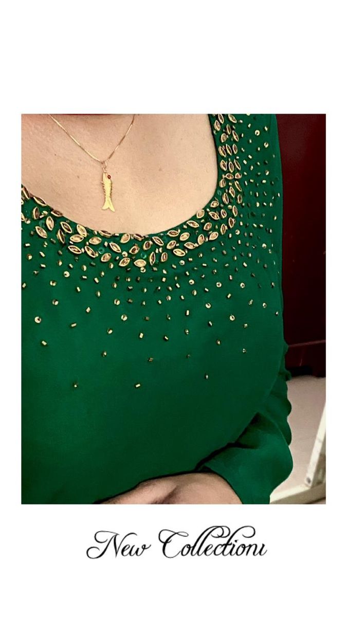 Stone Work Neck Designs, Green Churidar, Embroidered Outfit, Churidar Neck Designs, Boat Neck Blouse Design, Kurti Embroidery, Attractive Dresses, Churidar Designs, Simple Embroidery Designs