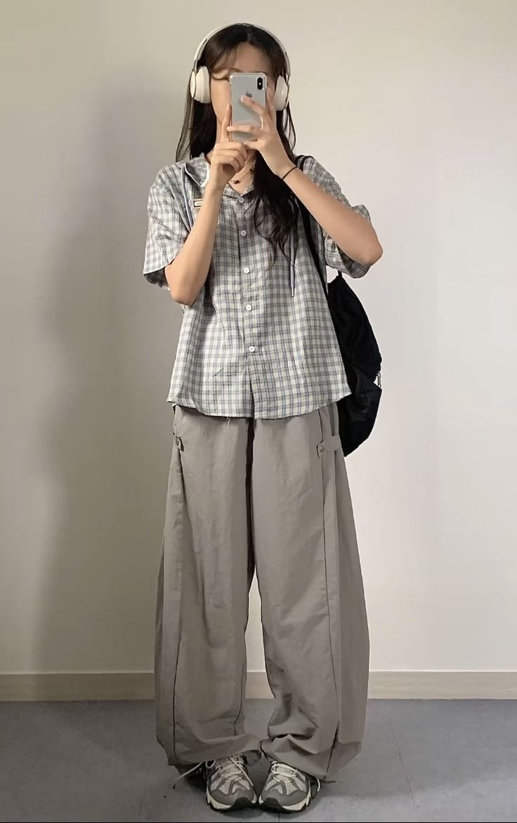 Simple Thrift Outfit, Japanese Minimalist Outfit, Casual Japanese Fashion, College Outfits Modest, Summer Outfit Japan, Xhs Outfits, Wave To Earth Concert Outfit, Korean Street Fashion Summer, Summer Japanese Outfits