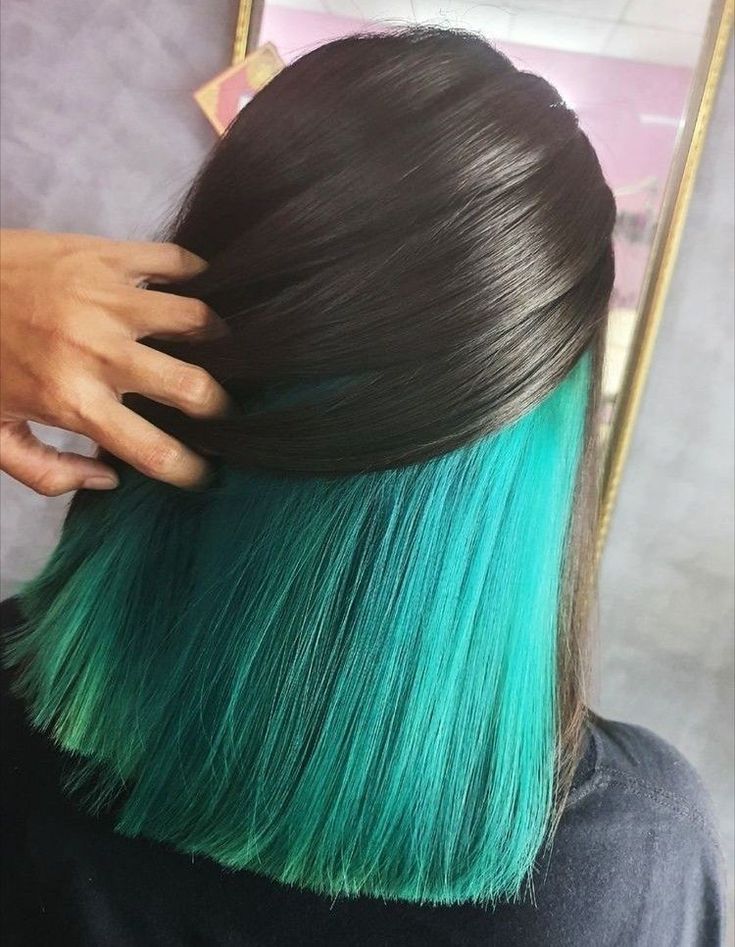 Chic Blue Highlights for a Modern Look Blue Hairstyles Long, Red Hair Streaks, Red Hair Styles, Hidden Hair Color, Hair Styles With Bangs, Styles With Bangs, Coffee Hair, Hair Streaks, Dyed Hair Inspiration