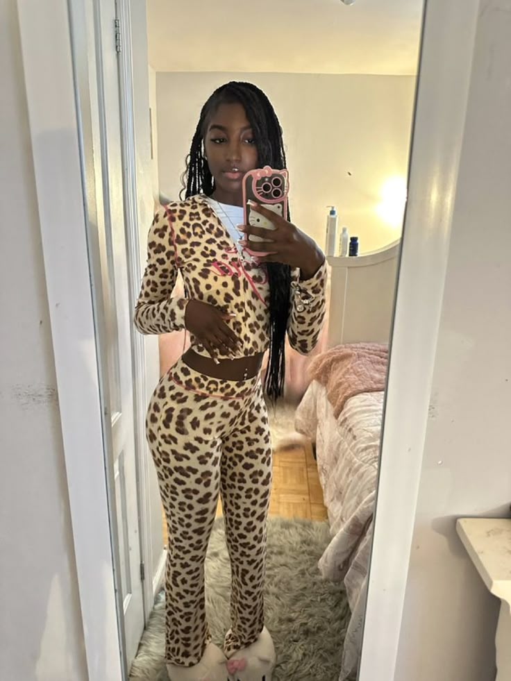 Iamgia Outfits, Cheetah Clothes, Cheetah Print Outfits, Man Eater, I Am Gia, Lazy Day Outfits, Cute Everyday Outfits, Baddie Outfits Casual, Pose Ideas