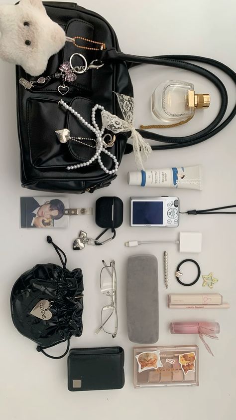 Crossbody Bag Aesthetic Outfit, Goth Whats In My Bag, Whats In My Bag Kpop, What’s In My Handbag, What’s In My Bag Korean, Aesthetic What’s In My Bag, Aesthetic What’s In My Purse, What's In My Purse Aesthetic, What’s In My Purse Asthetic