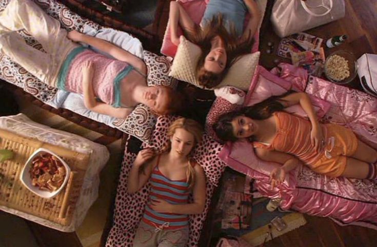 Sleepover Movie Outfits, 00s Sleepover Aesthetic, 90s Pjs Party, 2000s Pajama Party, Early 2000s Sleepover Aesthetic, 80s Sleepover Aesthetic, Slumber Party 2000s, Old School Slumber Party, 2000 Sleepover Aesthetic