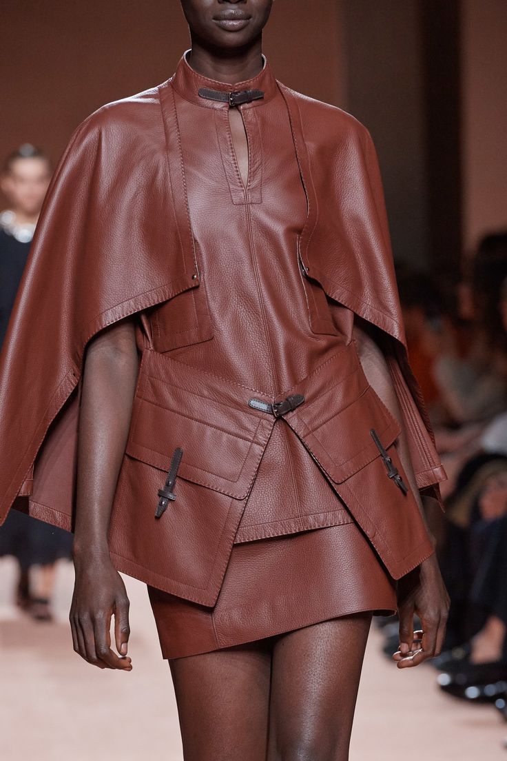 Vinyl Fashion, Fashion Week Spring 2020, Leather Outfit, Fashion 2020, Vogue Paris, Fashion Details, Fashion Week Spring, Leather Coat, Couture Fashion