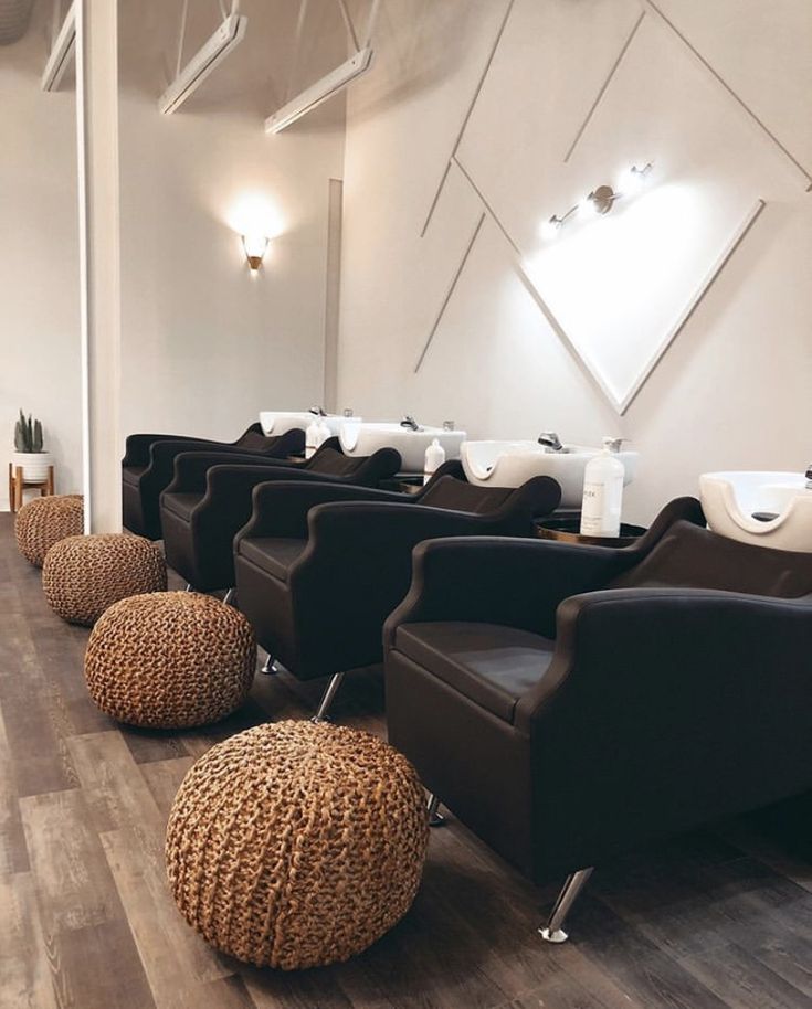 chairs and stools are lined up in the waiting room