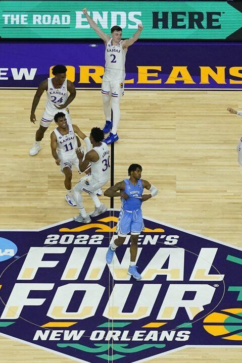 the men's basketball team is celebrating their win over the new orleans pelicans