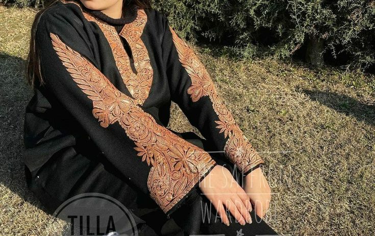 Tilla Embroidery Designs, Pheran Designs, Womens Winter Outfits, Kashmiri Tilla Embroidery, Outfits Suit, Tilla Embroidery, Desi Fits, Diy Anniversary Gift, Homemade Sauce Recipes