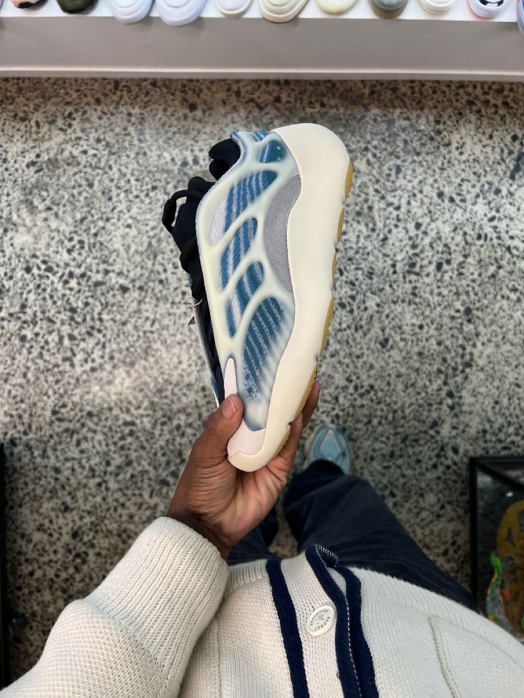 Yeezy 700 V3 Kyanite, Yeezy 700